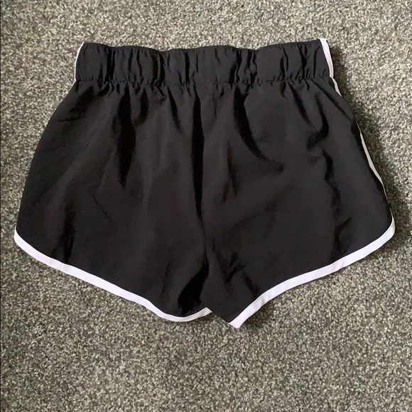 Too small - Picture 2 of 3